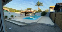 Casa com Piscina e Anexos Independentes – Cachoeira do Bom Jesus