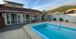 Casa com Piscina e Anexos Independentes – Cachoeira do Bom Jesus