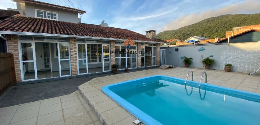 Casa com Piscina e Anexos Independentes – Cachoeira do Bom Jesus