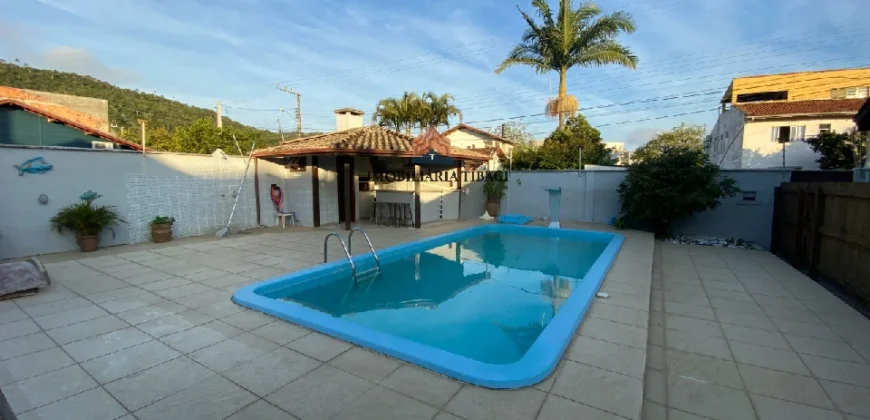 Casa com Piscina e Anexos Independentes – Cachoeira do Bom Jesus